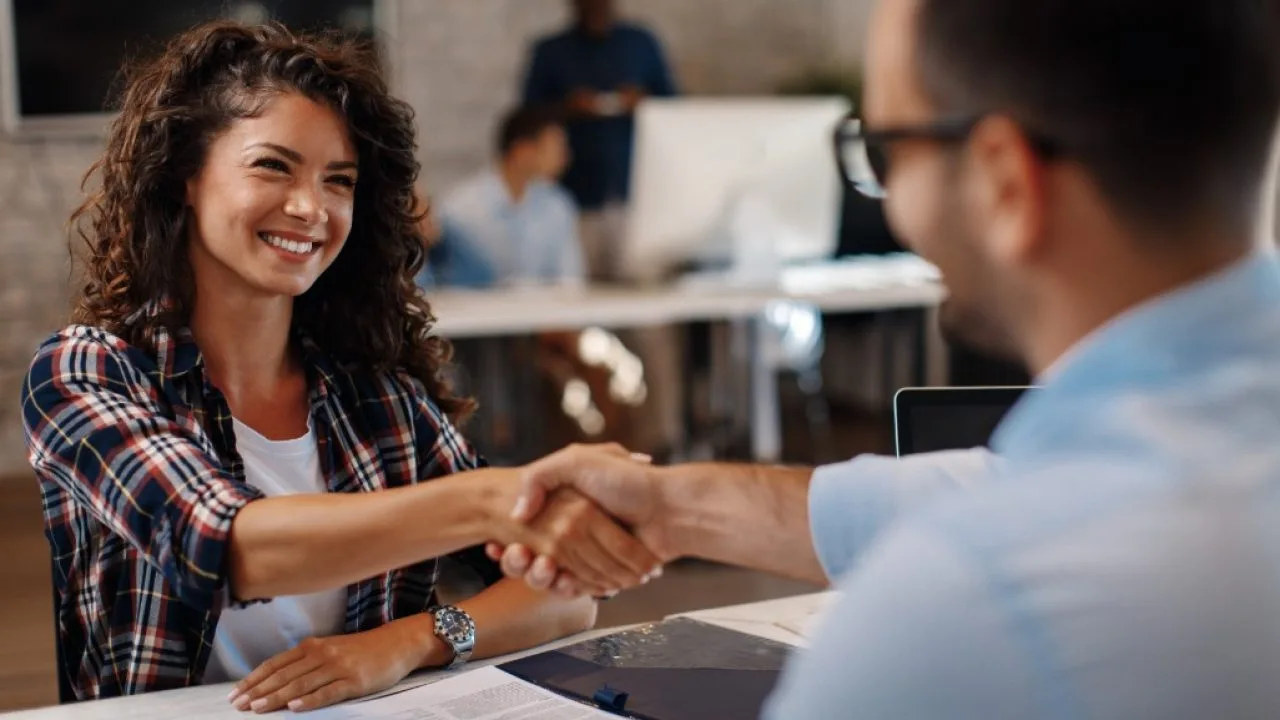Beneficios tributarios para la contratación de jóvenes talentos - Descubra cómo las nuevas leyes incentivan la formalidad laboral y reducen la carga impositiva mediante deducciones estratégicas